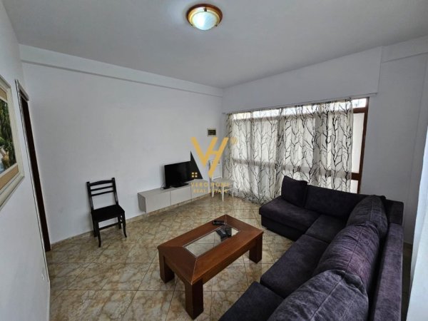 Tirane, jepet me qera apartament 1+1+Ballkon Kati 1, 60 m² 400 € (SELITE)