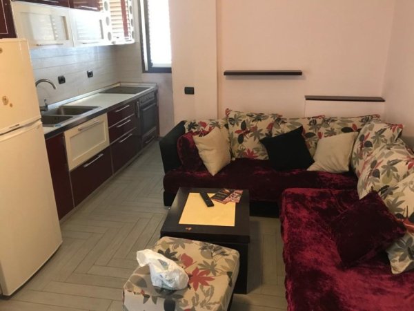 Tirane, jepet me qera apartament 2+1 Kati 5, 70 m² 400 € (Rruga Ali Demi)