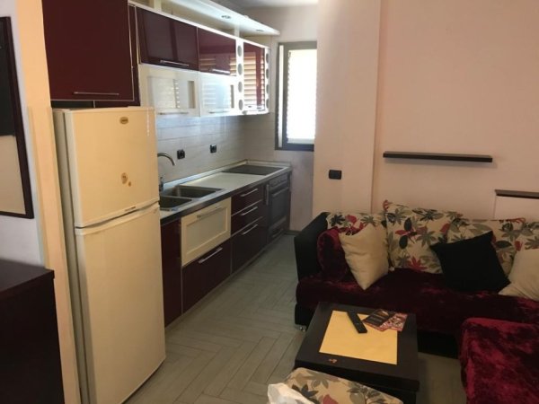 Tirane, jepet me qera apartament 2+1 Kati 5, 70 m² 400 € (Rruga Ali Demi)