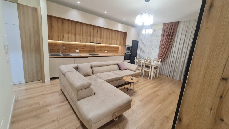 Tirane, jepet me qera apartament 2+1+Ballkon Kati 3, 100 m² 800 € (Rruga Ferit Xhajko)
