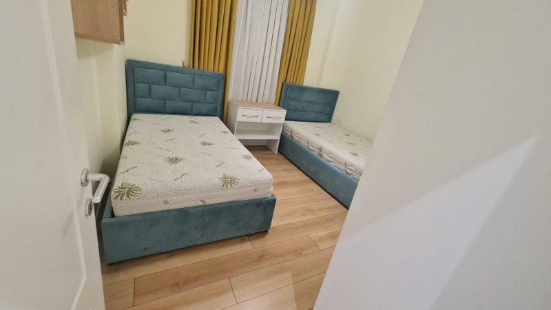 Tirane, jepet me qera apartament 2+1+Ballkon Kati 3, 100 m² 800 € (Rruga Ferit Xhajko)