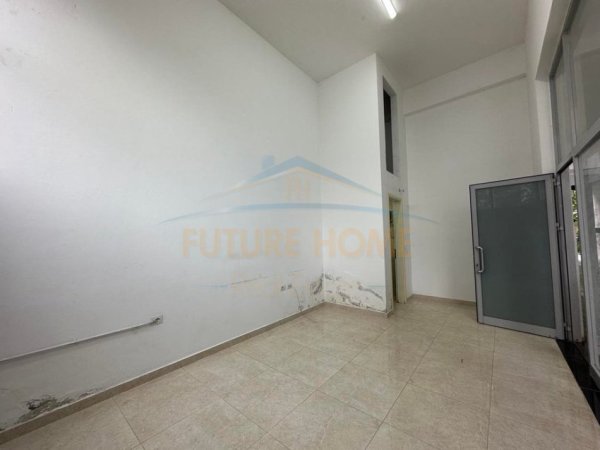 Tirane, jepet me qera ambjent biznesi , 25 m² 250 € (Unaza e Re, Tirane)