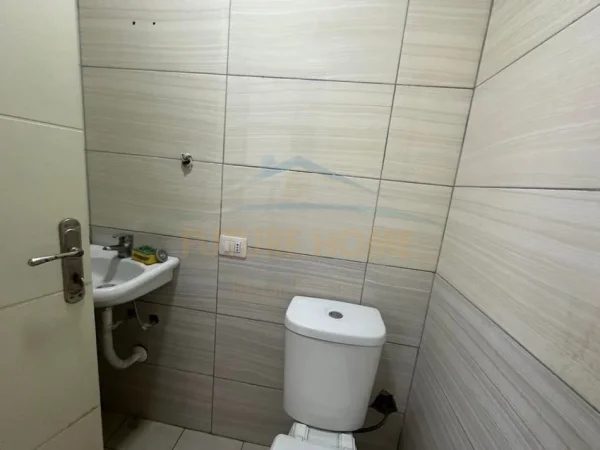 Tirane, jepet me qera ambjent biznesi , 25 m² 250 € (Unaza e Re, Tirane)