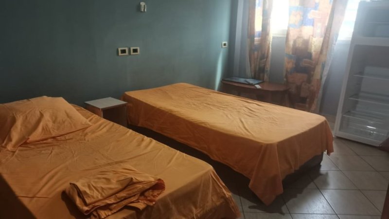 Tirane, jepet me qera apartament 1+1 Kati 4, 40 m² 300 € (Rruga 5 maji)