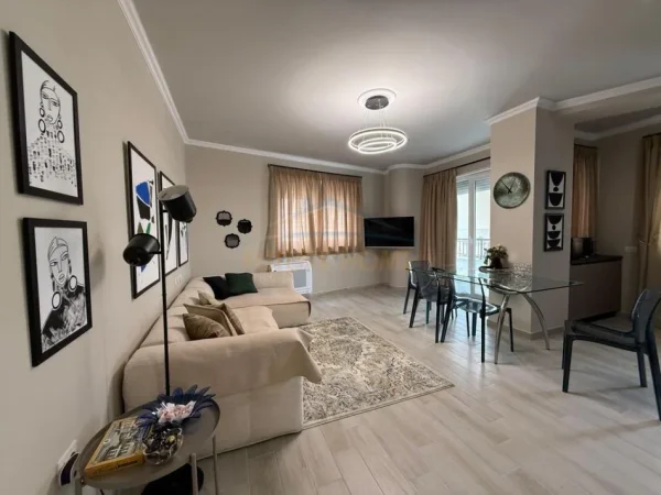 Tirane, jepet me qera apartament 1+1+Ballkon Kati 6, 83 m² 1.000 € (Qender)