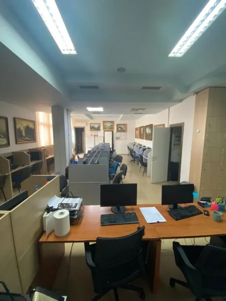 Tirane, shitet ambjent biznesi Kati 0, 216 m² 541.000 € (Rruga Elbasanit)