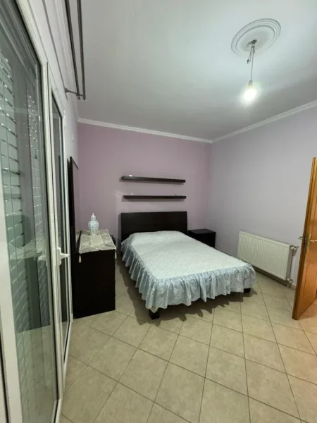 Tirane, jepet me qera apartament 2+1+Aneks+Ballkon Kati 2, 110 m² 450 € (misto mame)