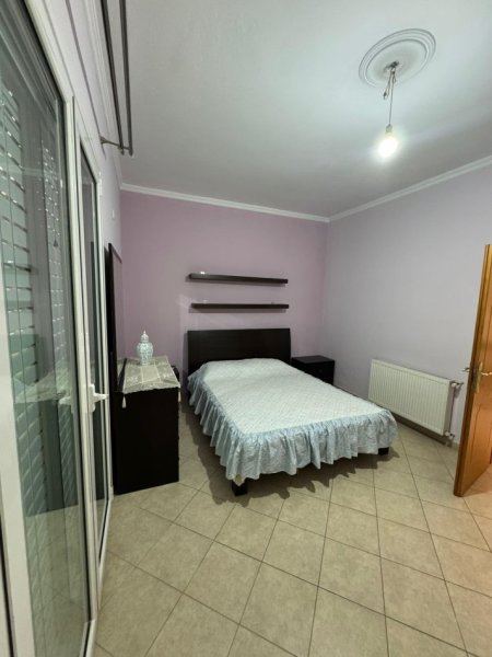Tirane, jepet me qera apartament 2+1+Aneks+Ballkon Kati 2, 110 m² 450 € (selite)