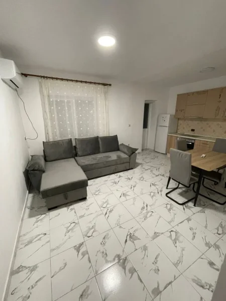 Tirane, jepet me qera apartament 1+1+Ballkon Kati 1, 56 m² 380 € (Aleksander Moisiu)