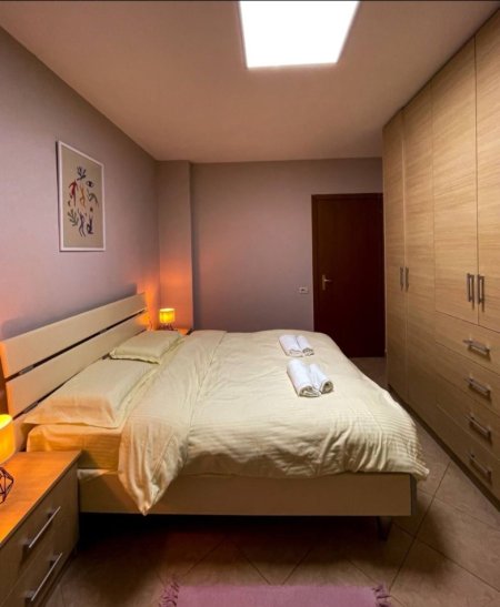 Tirane, jepet me qera apartament 1+1+Aneks+Ballkon Kati 3, 62 m² 600 € (Siri Kodra)