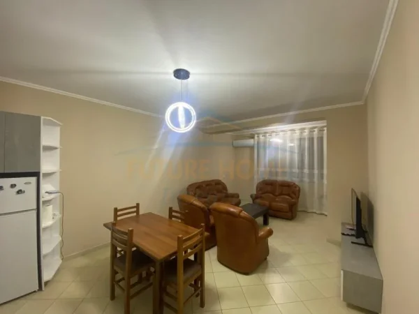 Tirane, jepet me qera apartament 1+1 Kati 4, 70 m² 350 € (Fresku, Tirane)