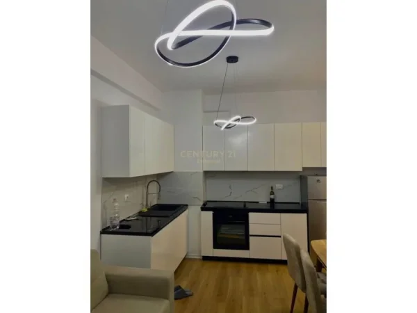 Tirane, jepet me qera apartament 1+1 Kati 7, 70 m² 400 € (Rezidenca Kaimi)