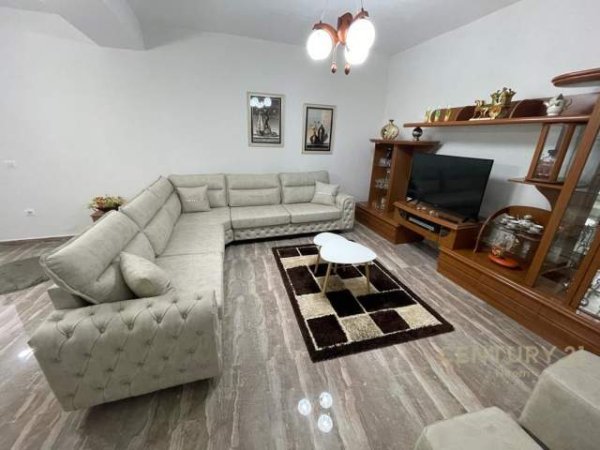 Tirane, jepet me qera apartament 1+1+BLK Kati 3, 95 m² 550 Euro (Tek Dollari , Qender)