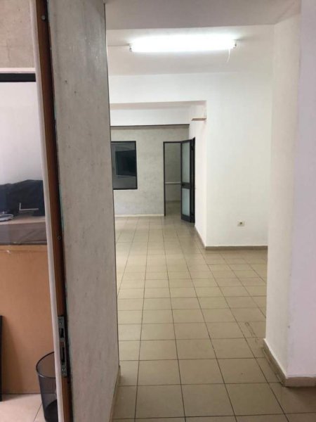 Tirane, jepet me qera ambjent biznesi Kati 2, 140 m² 750 Euro (hoxha tahsin)