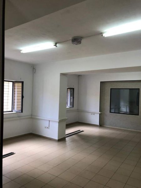 Tirane, jepet me qera ambjent biznesi Kati 2, 140 m² 750 Euro (hoxha tahsin)