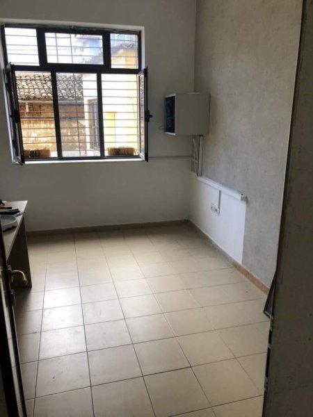 Tirane, jepet me qera ambjent biznesi Kati 2, 140 m² 750 Euro (hoxha tahsin)