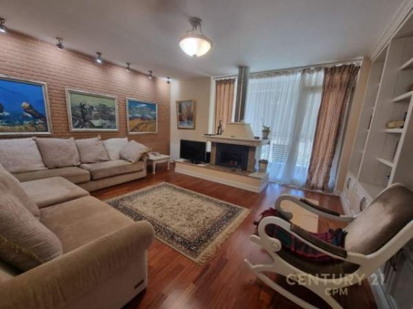 Tirane, jepet me qera apartament 2+1 Kati 5, 800 Euro (Kopeshti zoologjik, Kopshti Botanik Zoologjik)