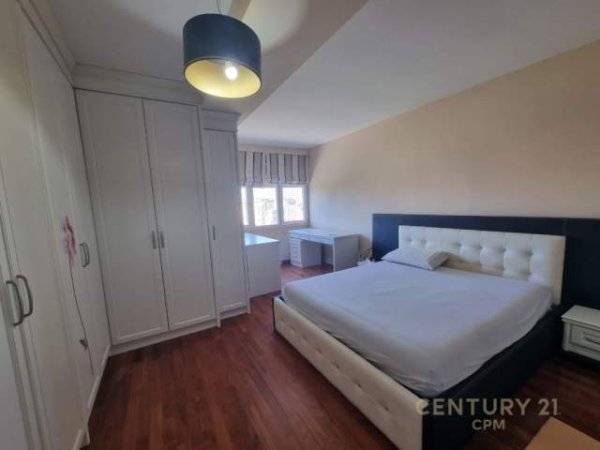 Tirane, jepet me qera apartament 2+1 Kati 5, 800 Euro (Kopeshti zoologjik, Kopshti Botanik Zoologjik)