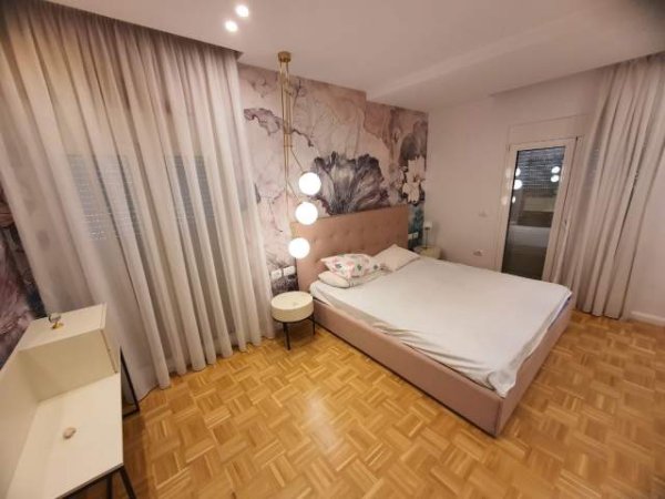 Tirane, shitet apartament 357 m² 950.000 Euro (Pallati i Brigadave)