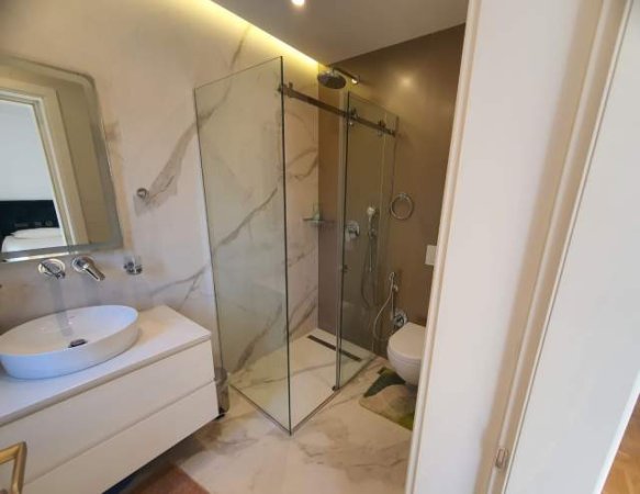 Tirane, shitet apartament 357 m² 950.000 Euro (Pallati i Brigadave)