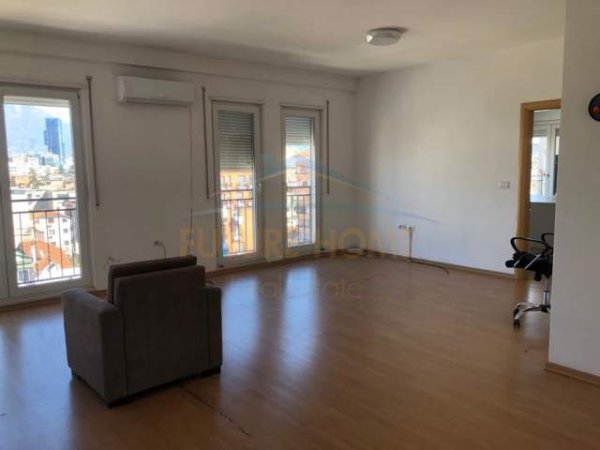 Tirane, jap me qera zyre Kati 7, 200 m² 800 Euro (21 Dhjetori)