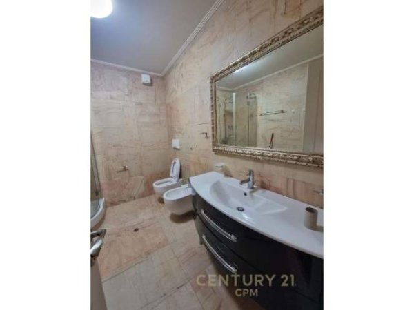 Tirane, jepet me qera apartament 2+1+BLK Kati 5, 161 m² 800 Euro (Kopshti Zoologjik)