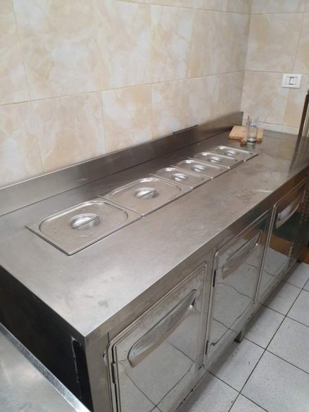 Tirane, ofert pajisje restoranti 1.000 Euro