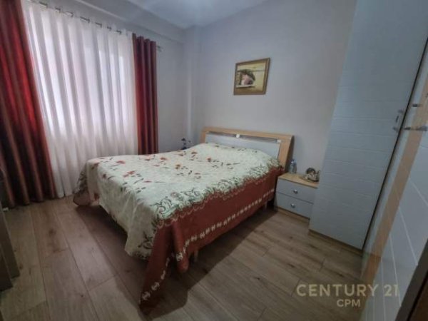 Shqiperi, jepet me qera apartament 2+1+BLK Kati 1, 101 m² 700 Euro (Kopshti Zoologjik)