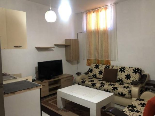 Tirane, jepet me qera shtepi 1+1 Kati 1, 44 m² 29.000 Leke (Rruga hoxha tahsim)