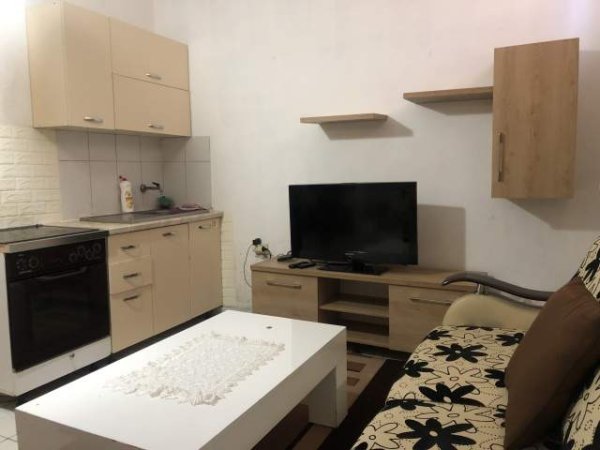 Tirane, jepet me qera shtepi 1+1 Kati 1, 44 m² 29.000 Leke (Rruga hoxha tahsim)