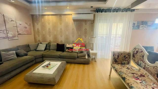 Tirane, jepet me qera apartament 3+1+BLK Kati 7, 124 m² 700 Euro (RRUGA E BARRIKADAVE)