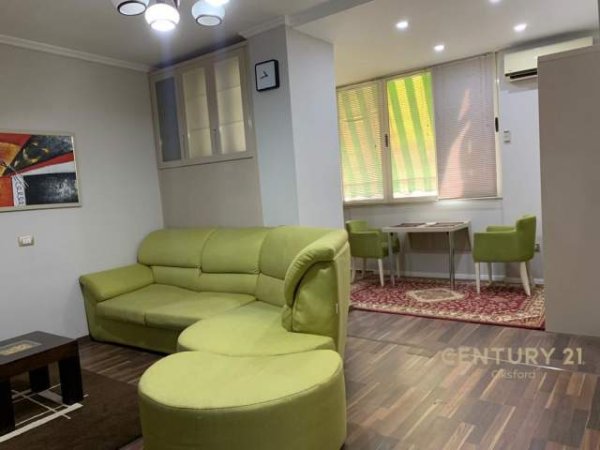 Tirane, jepet me qera apartament 1+1+A Kati 5, 50 m² 500 Euro (Rruga e Barrikadave)