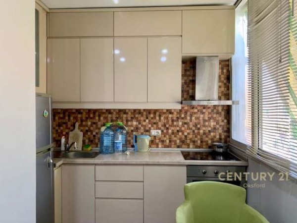 Tirane, jepet me qera apartament 1+1+A Kati 5, 50 m² 500 Euro (Rruga e Barrikadave)