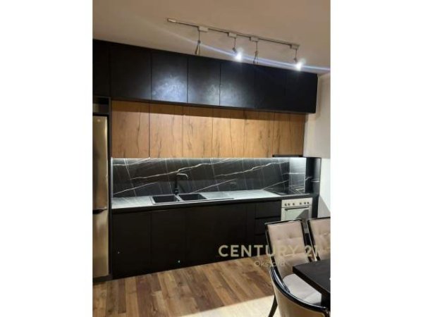 Tirane, jepet me qera apartament 2+1+A+BLK Kati 3, 93 m² 800 Euro (Blloku)