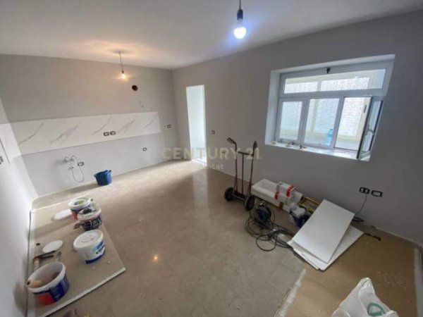 Tirane, jepet me qera apartament 2+1+BLK Kati 0, 74 m² 450 Euro (Pazari I Ri)