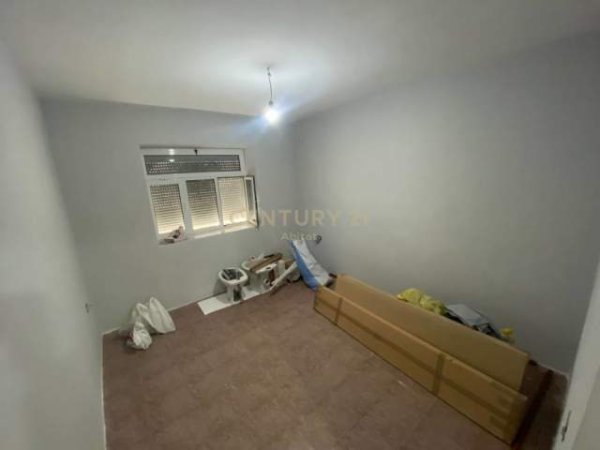 Tirane, jepet me qera apartament Kati 0, 73 m² 450 Euro (pazari i ri)