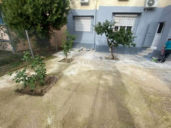 Tirane, jepet me qera apartament Kati 0, 73 m² 450 Euro (pazari i ri)