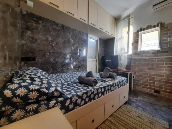 Tirane, jepet me qera Kati 2, 35 m² 25 Euro (Rrugs 5 maji)