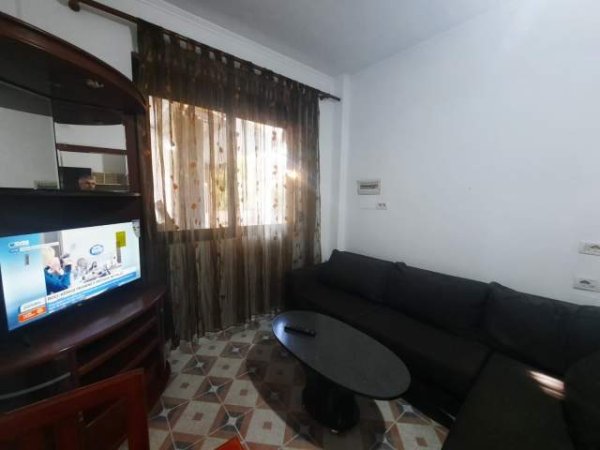 Tirane, jepet me qera apartament 1+1 Kati 1, 57 m² 360 Euro (gjon mili)