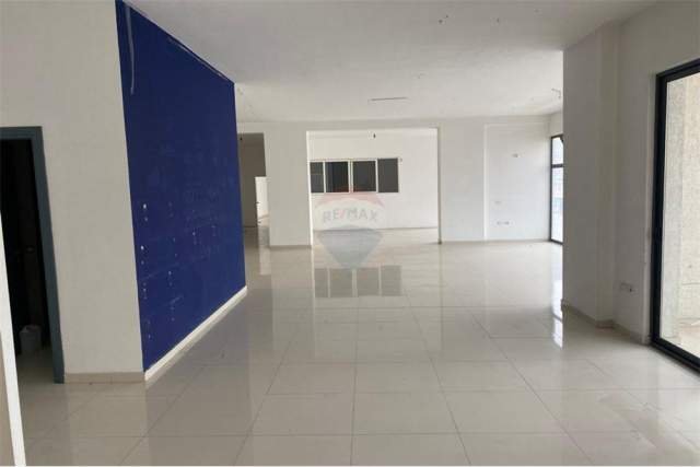Tirane, jepet me qera ambjent biznesi Kati 1, 300 m² 1.350 Euro (Tom Plezha)