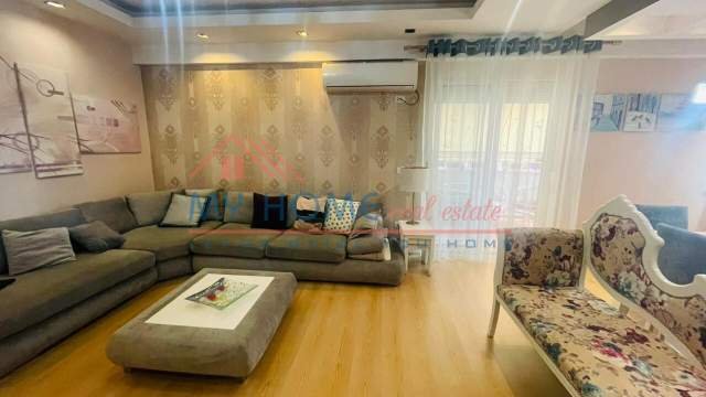 Tirane, jepet me qera apartament 3+1+BLK Kati 7, 140 m² 700 Euro (rruga e barrikadave)