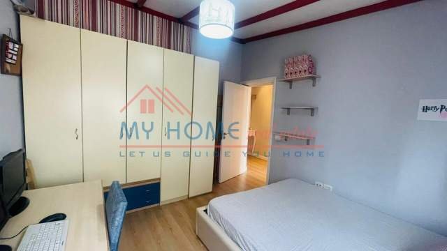 Tirane, jepet me qera apartament 3+1+BLK Kati 7, 140 m² 700 Euro (rruga e barrikadave)
