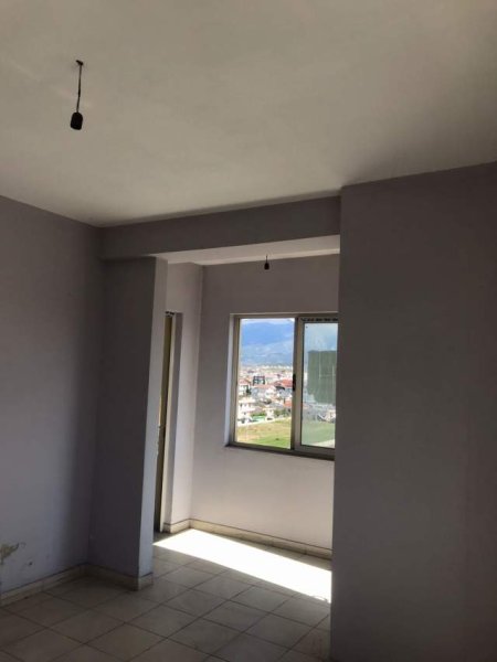 Tirane, ofert apartament 3+1 Kati 4, 120 m² 500 Euro/m2