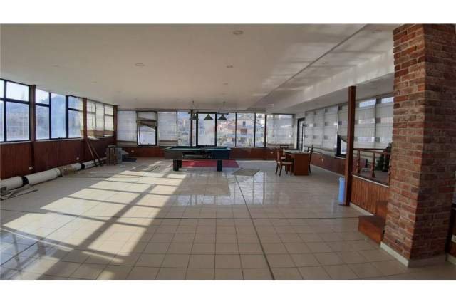 Tirane, jepet me qera ambjent biznesi Kati 0, 300 m² 2.500 Euro (rr. 28 Nentori)