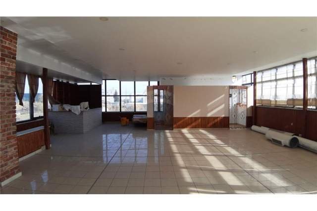 Tirane, jepet me qera ambjent biznesi Kati 0, 300 m² 2.500 Euro (rr. 28 Nentori)