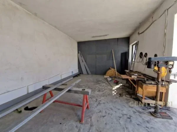 Tirane, jepet me qera ambjent biznesi Kati 0, 480 m² 1.200 Euro (Rr Jorgo Panajoti Tirana, Albania)