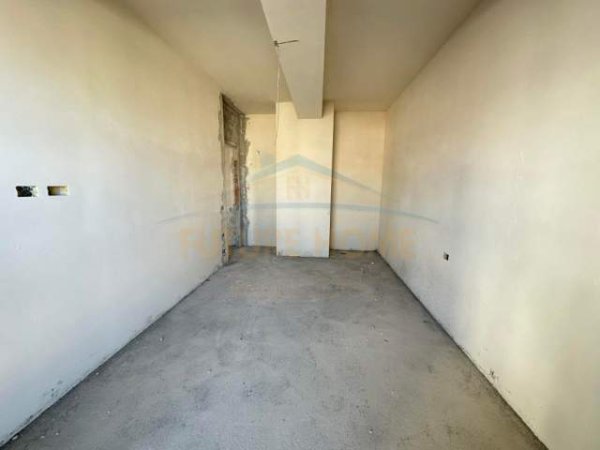 Tirane, shitet apartament Kati 5, 100 m² 145.000 Euro (Farmacia 10, Kompleksi Alis)