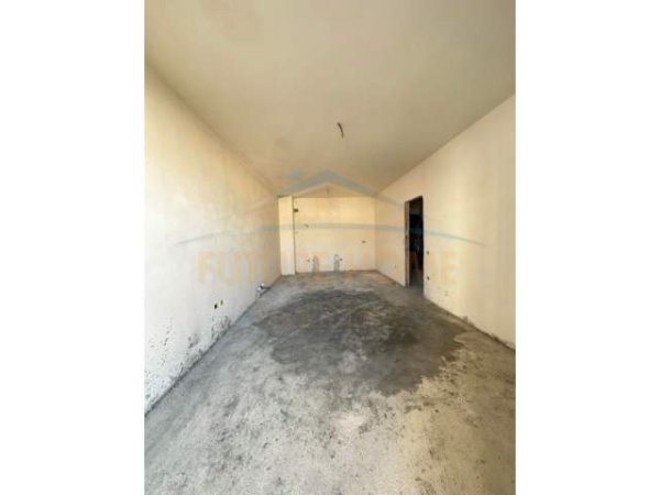 Tirane, shitet apartament Kati 5, 100 m² 145.000 Euro (Farmacia 10, Kompleksi Alis)