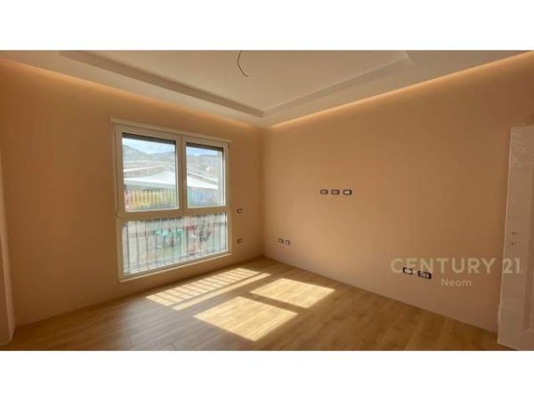 Tirane, jepet me qera apartament 3+1 Kati 2, 165 m² 1.200 Euro (LIQENI I THATE)