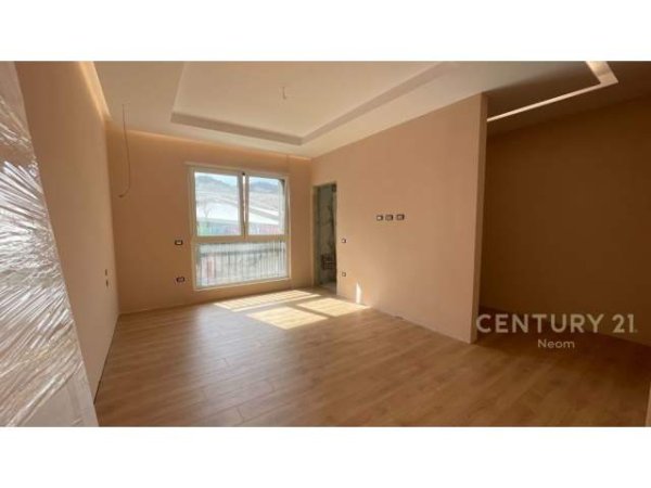 Tirane, jepet me qera apartament 3+1 Kati 2, 165 m² 1.200 Euro (LIQENI I THATE)